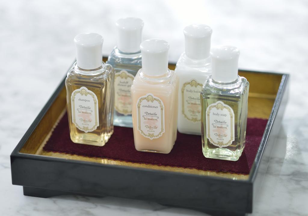 Hotel Granvia Kyoto Exteriör bild A selection of toiletries